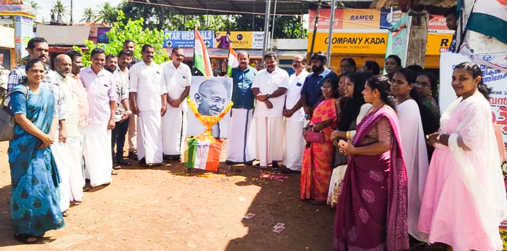 ഗാന്ധിജയന്തി: നാവായിക്കുളം ബ്ലോക്ക് കോൺഗ്രസ് കമ്മിറ്റിയുടെ ആഭിമുഖ്യത്തിൽ പുഷ്പാർച്ചനയും മരുന്നുവിതരണവും നടത്തി