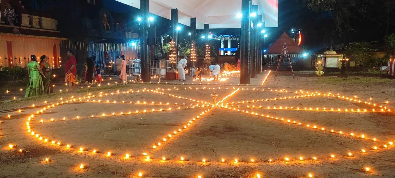 ഇടവ പാലക്കാവ് ഭഗവതി ക്ഷേത്രത്തിലെ കാര്‍ത്തിക ദീപ കാഴ്ച ; ഫോട്ടോകൾ കാണാം