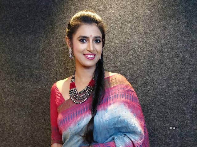 തെലുങ്കർക്കെതിരായ അപകീർത്തി പരാമർശത്തിൽ നടി കസ്തൂരിക്കെതിരെ മധുരയിലും തിരുച്ചിറപ്പള്ളിയിലും കേസ്