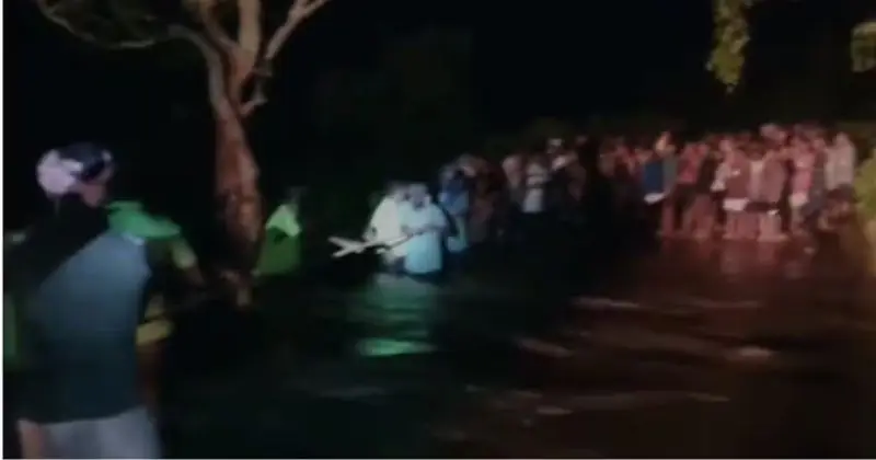 മിന്നൽ പ്രളയം : പാലം തകർന്നു, സ്ത്രീകളുൾപ്പെടെ 150 പേരെ രക്ഷപ്പെടുത്തി