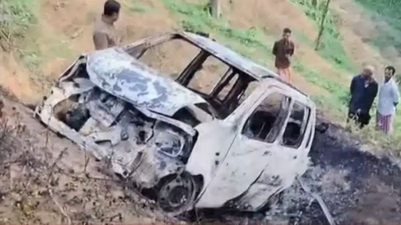 കൊല്ലം അഞ്ചല്‍ ഒഴുകുപാറയ്ക്കലില്‍ കാര്‍ താഴ്ചയിലേക്ക് മറിഞ്ഞ് കത്തിയ നിലയില്‍.