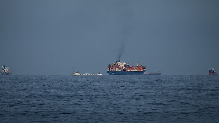 ഹോര്‍മൂസ് സ്വതന്ത്രമാകണമെന്ന് ഇന്ത്യ; കുടുങ്ങിക്കിടക്കുന്നത് 15 ഇന്ത്യന്‍ കപ്പലുകളെന്ന് കേന്ദ്രം