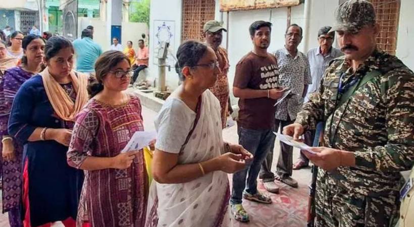 വ്യാപക ക്രമക്കേടെന്ന പരാതി; പശ്ചിമ ബം​ഗാളിൽ രണ്ട് മണ്ഡലങ്ങളിലായി 15 ബൂത്തുകളിൽ ഇന്ന് റീപോളിംഗ്